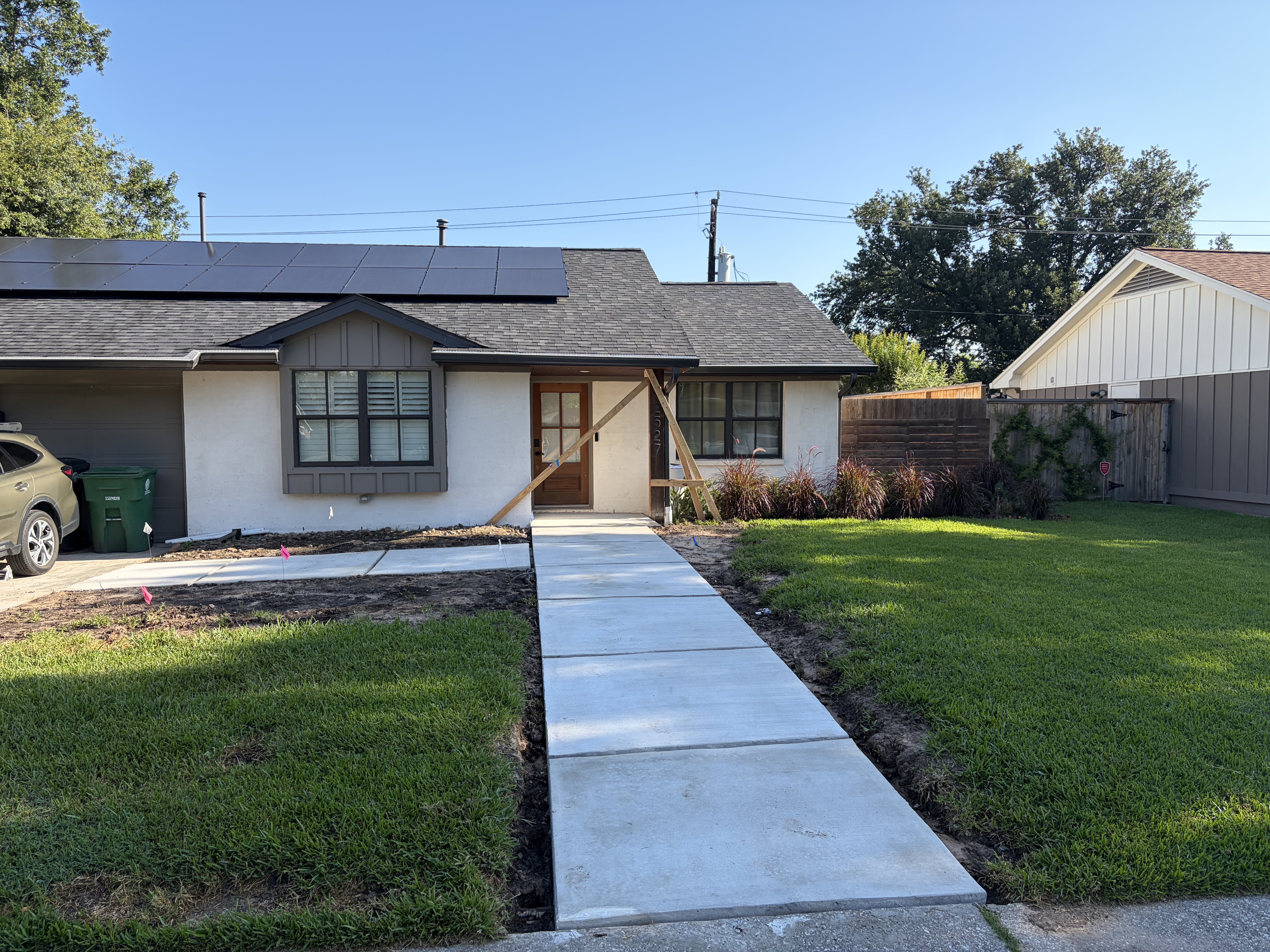 Finished new concrete walkway and front patio in Houston Heights by Texas Slab Guys